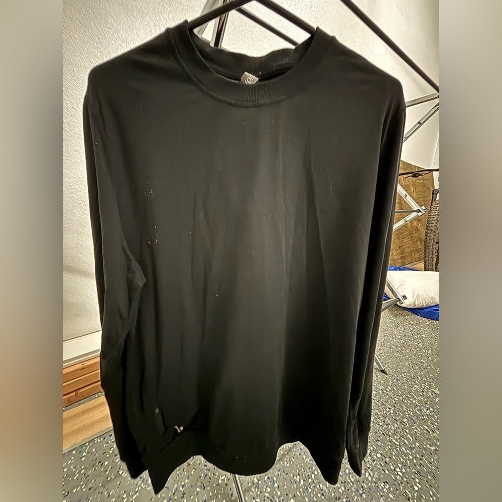Vuori Black Long Sleeve Tee Classic Crew Neck